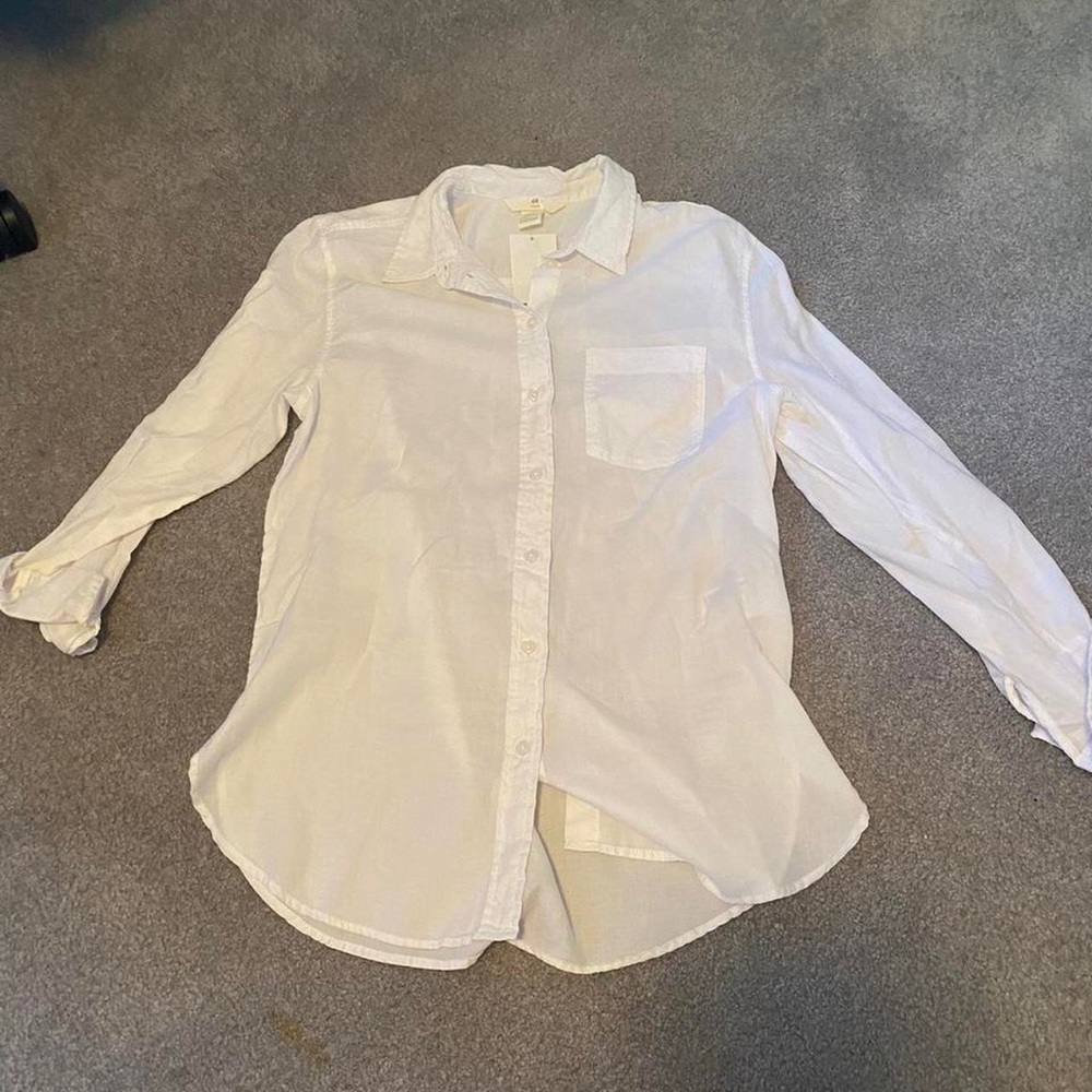 Long Sleeve White Button Up H&M NEVER WORN WITH TAGS
